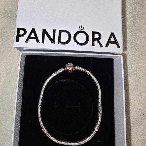 100% Genuine Authentic Pandora Moments Rose Gold Barrel Clasp Bracelet 19cm. - Picture 1 of 7